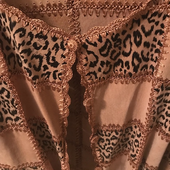 Suede and leather patches with crochet trim - Picture 2 of 3